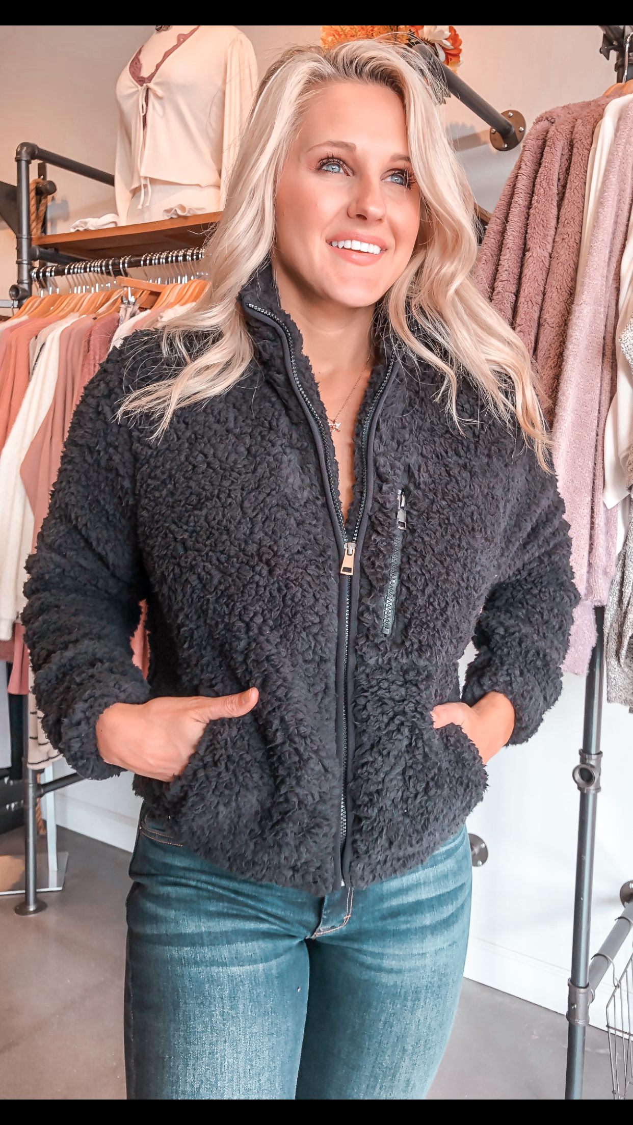 chelsea-adams-apricot-lane-boutique-black-fleece-sherpa-jacket-plus-size-sherpa-vs-fleece